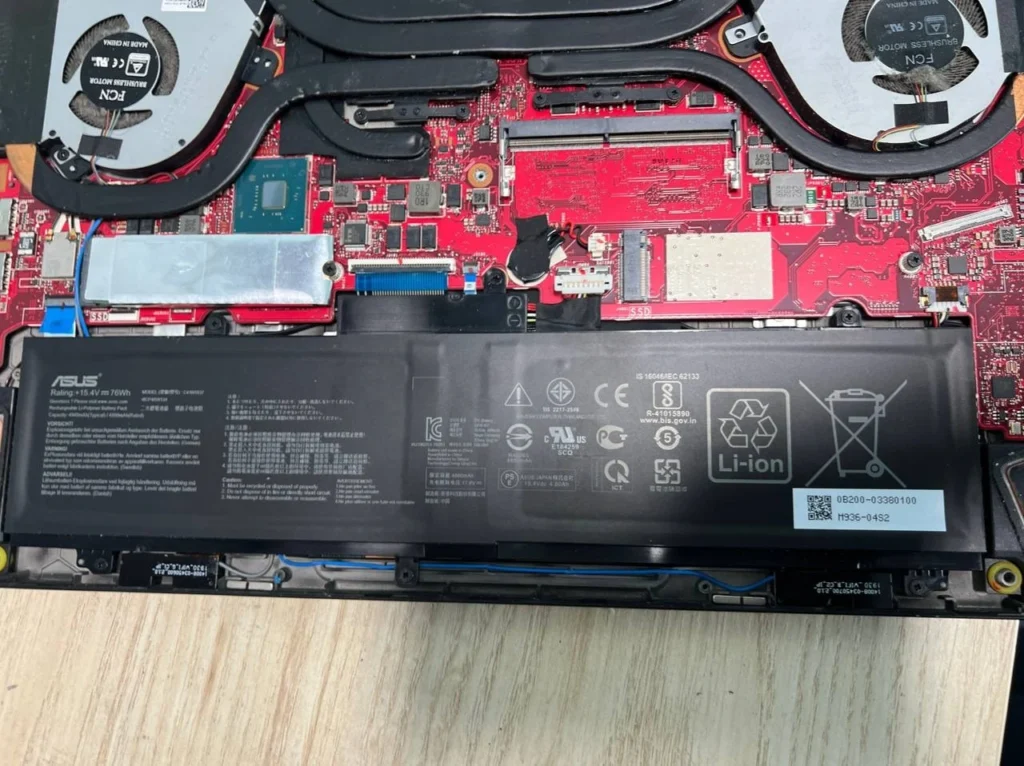 Pronto Arigato's ASUS laptop battery replacement process.