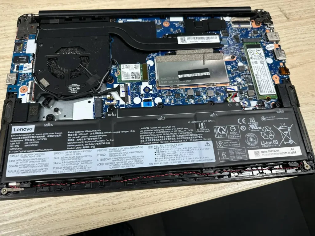 Lenovo Laptop Battery Replacement procedure at Pronto Arigato.